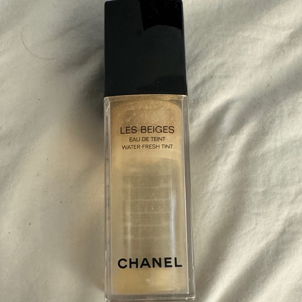 CHANEL Les Beiges Water-Fresh Tint in Black and Clear